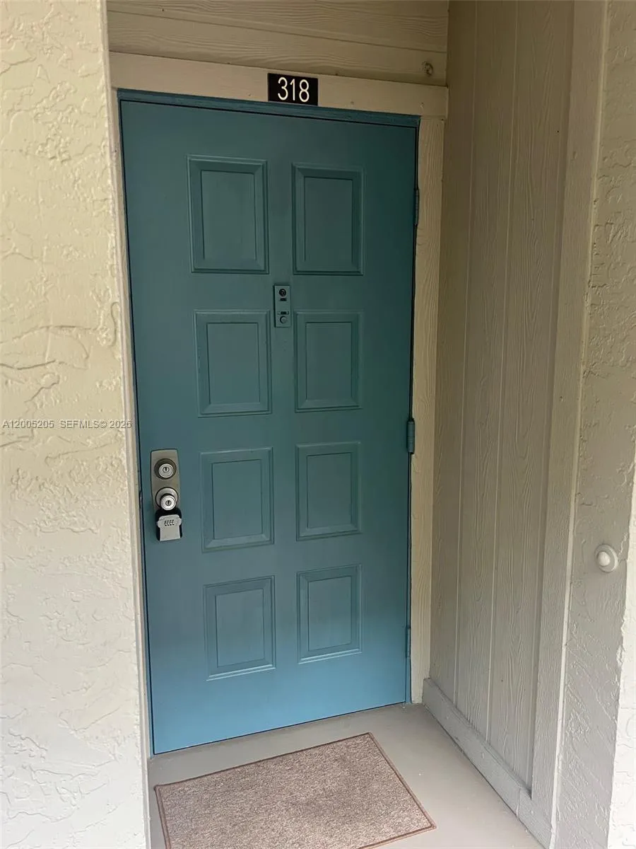 1101 Colony Point Cir # 318, Pembroke Pines FL 33026