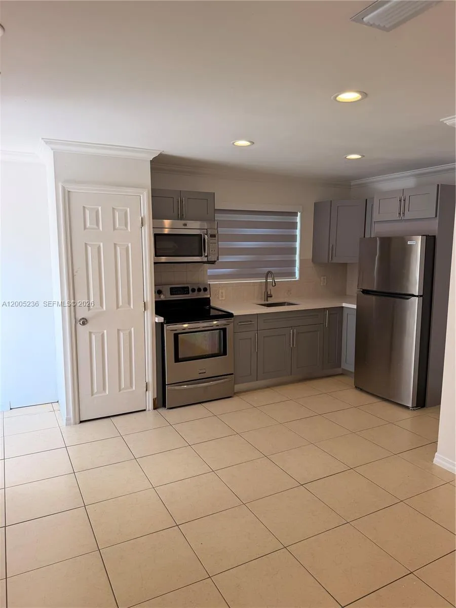 3011 N 74th Ave # B, Hollywood FL 33024