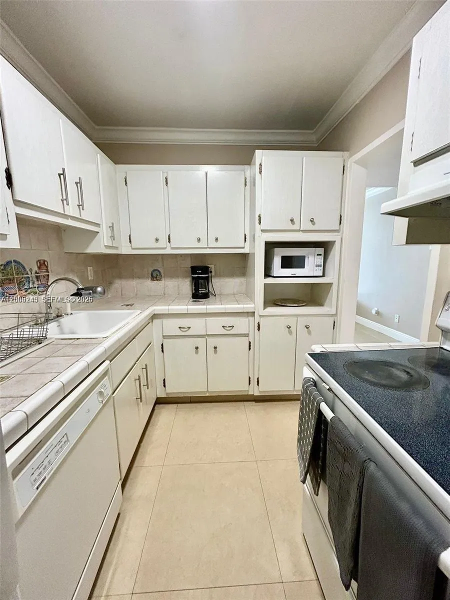 100 Lincoln Rd # 1010, Miami Beach FL 33139