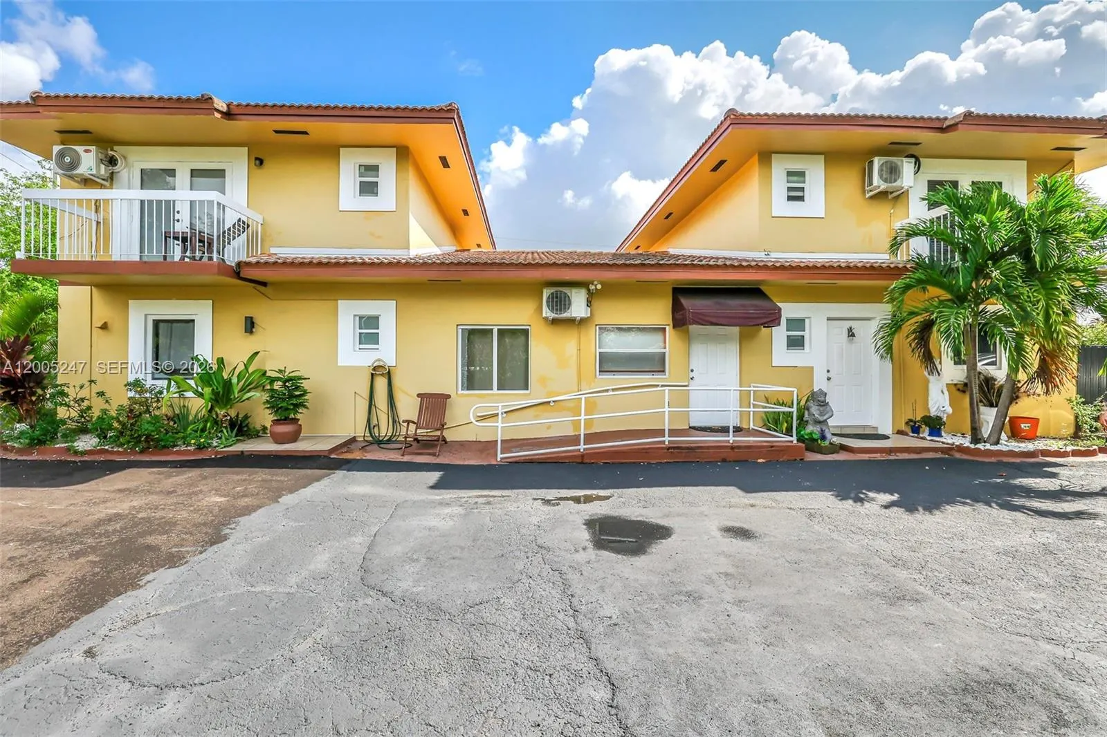 12085 W Dixie Hwy, Biscayne Park FL 33161