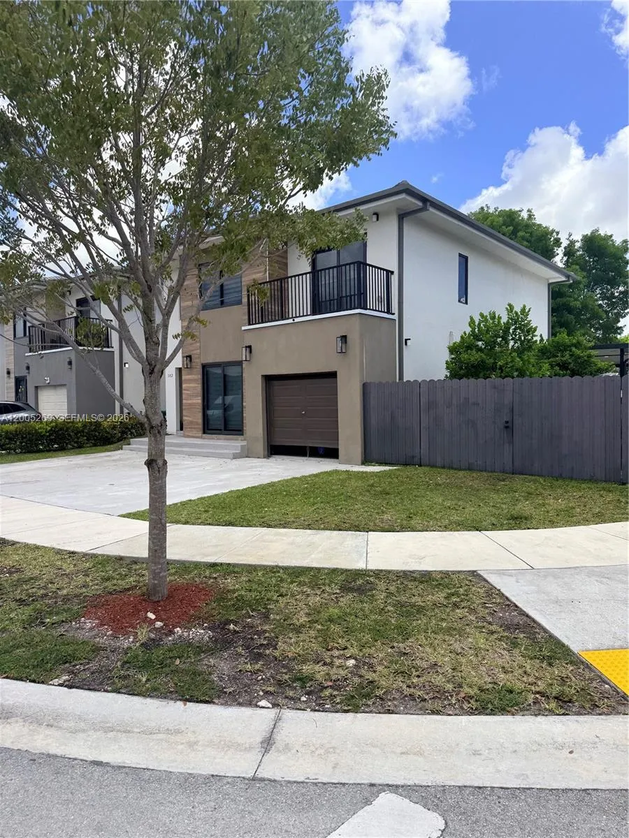 102 NW 10th Pl, Florida City FL 33034