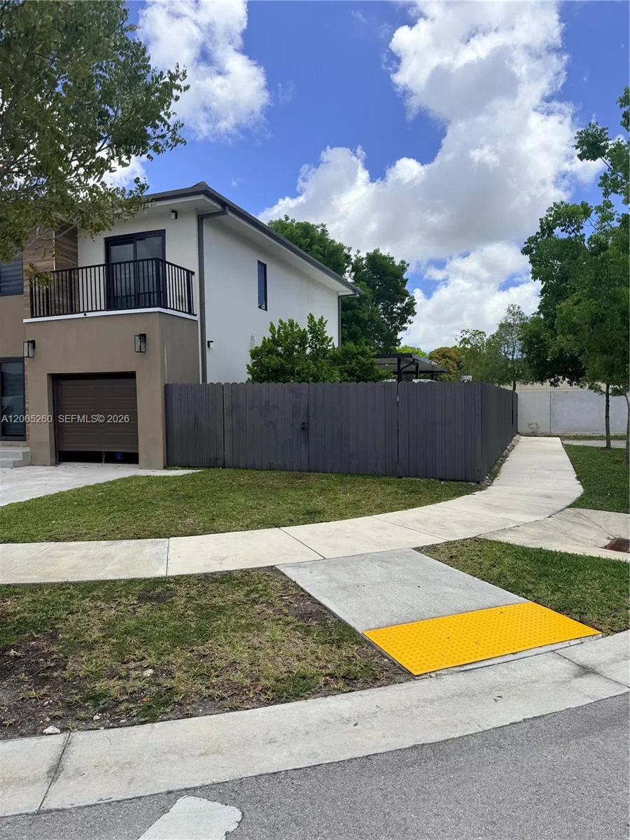 102 NW 10th Pl, Florida City FL 33034