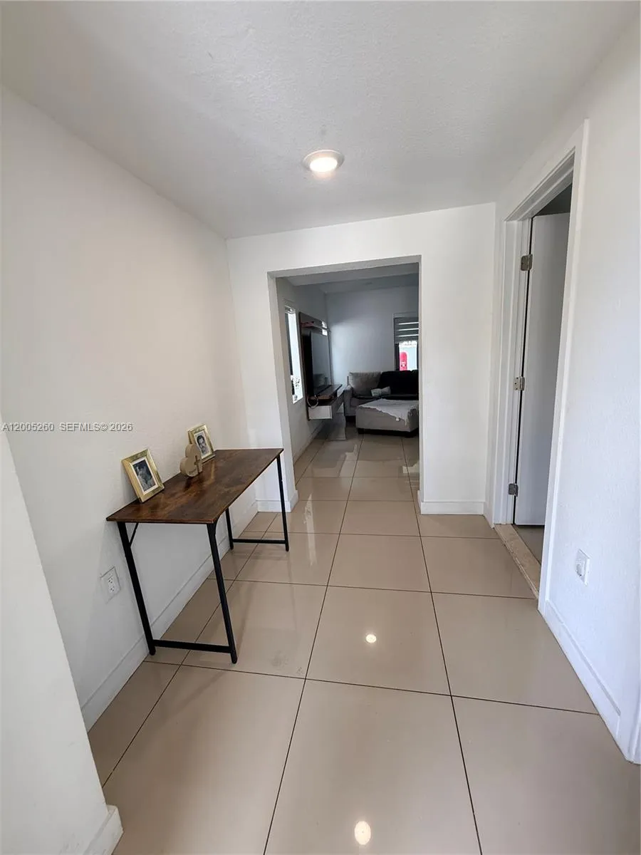 102 NW 10th Pl, Florida City FL 33034