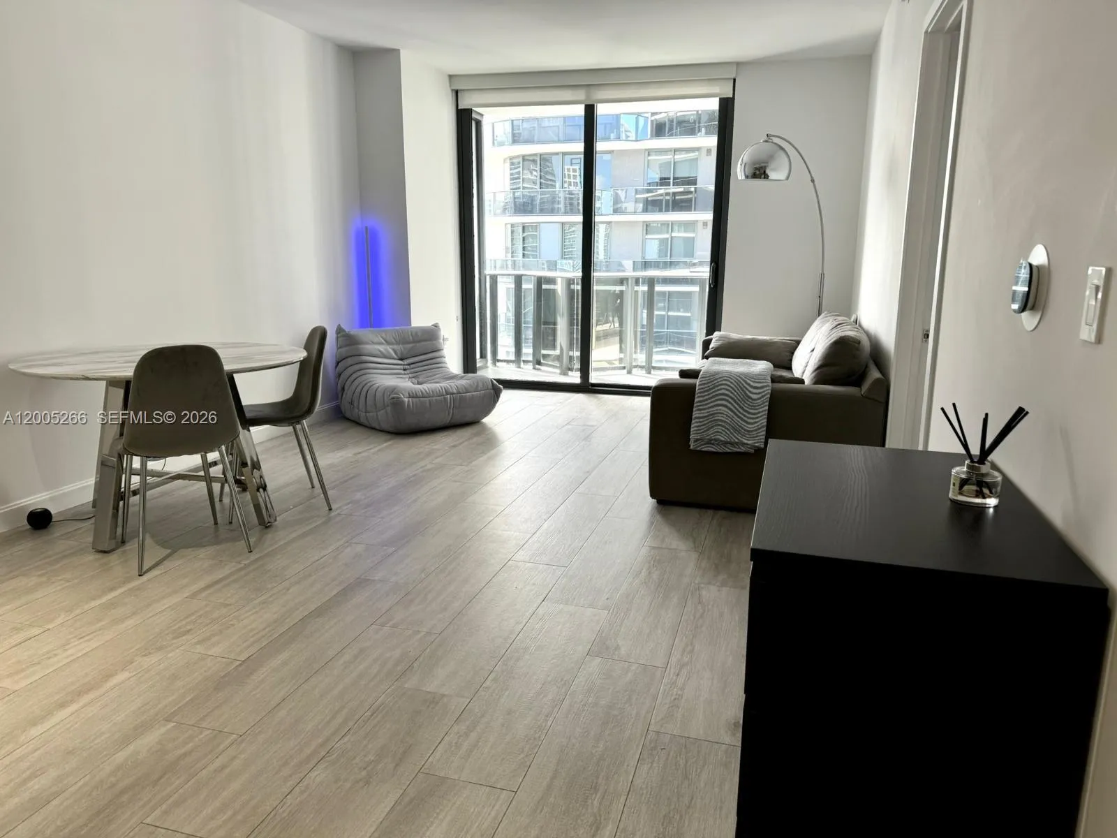 45 SW 9th St # 3107, Miami FL 33130