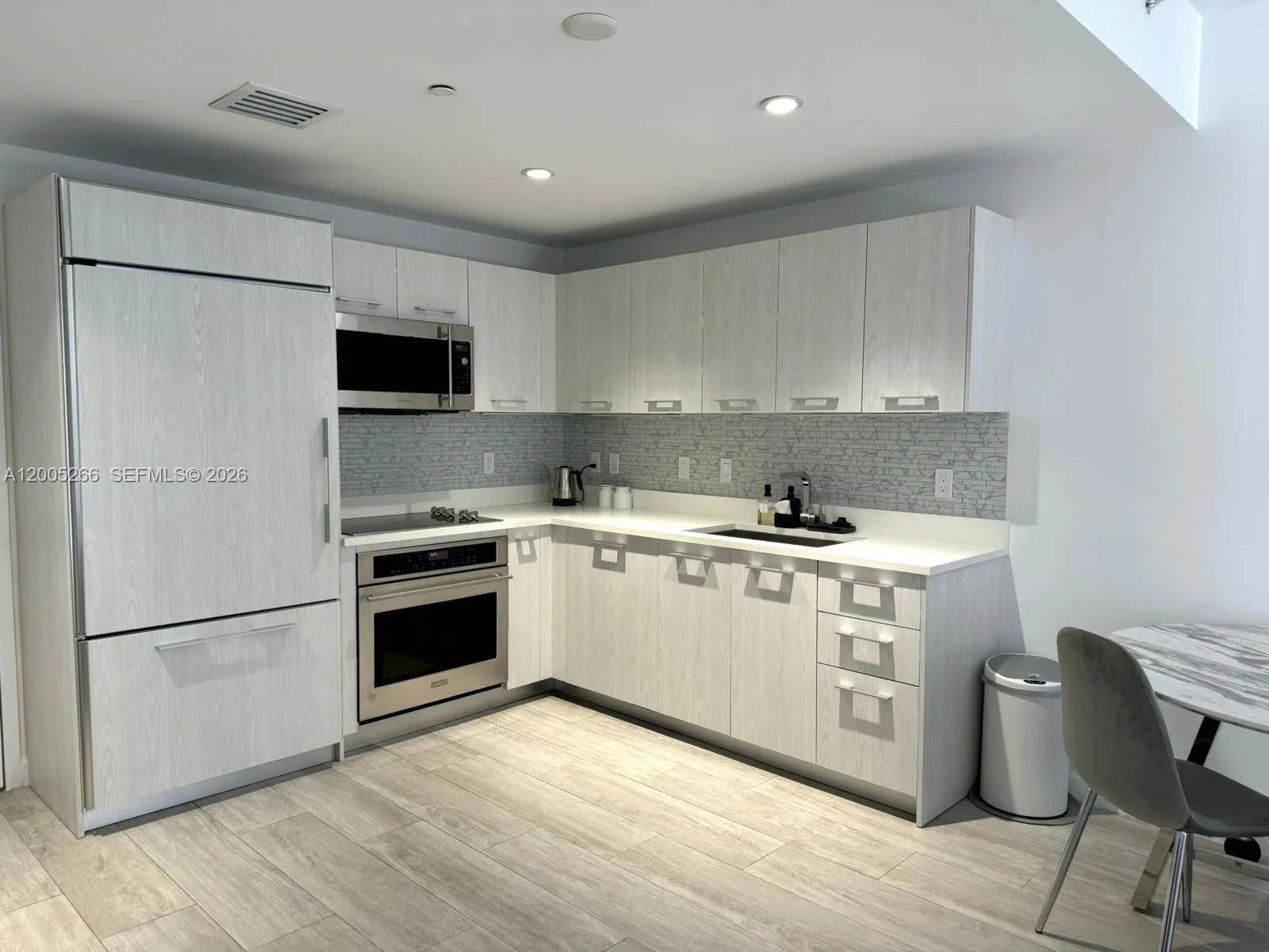 45 SW 9th St # 3107, Miami FL 33130