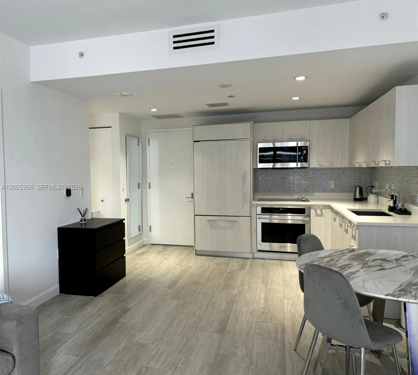 45 SW 9th St # 3107, Miami FL 33130