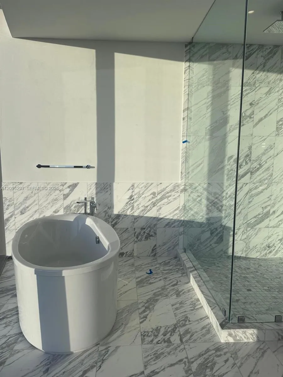 175 se 25 rd # 2803, Miami FL 33129