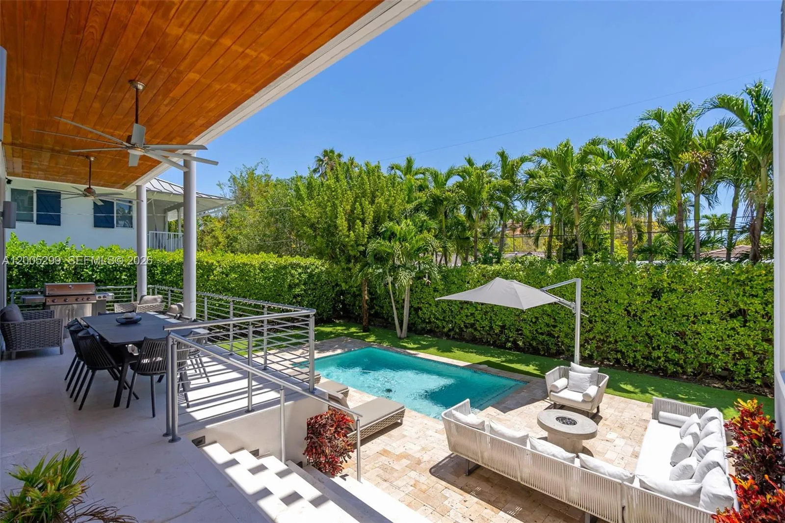 230 W Mcintyre St, Key Biscayne FL 33149