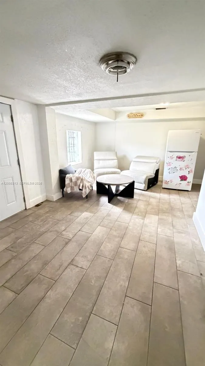 301 NW 37th St, Miami FL 33127