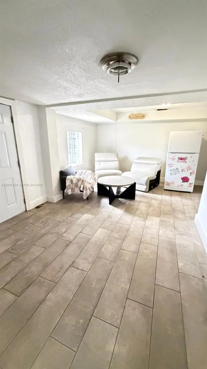 301 NW 37th St, Miami FL 33127