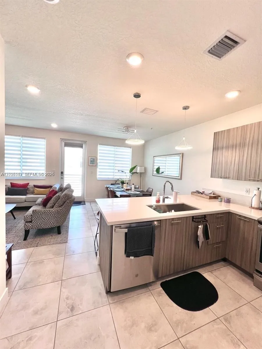 6420 NW 102nd Path # 304, Doral FL 33178