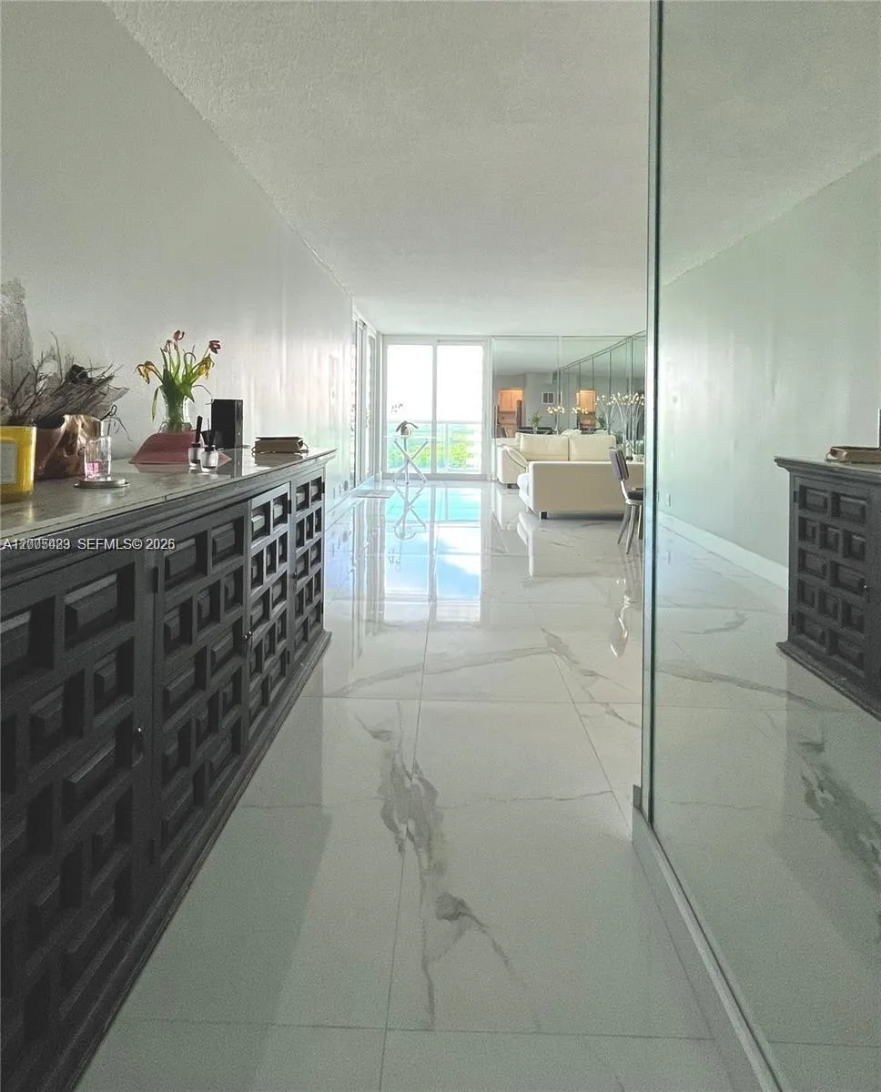 100 Bayview Dr # 1827, Sunny Isles Beach FL 33160