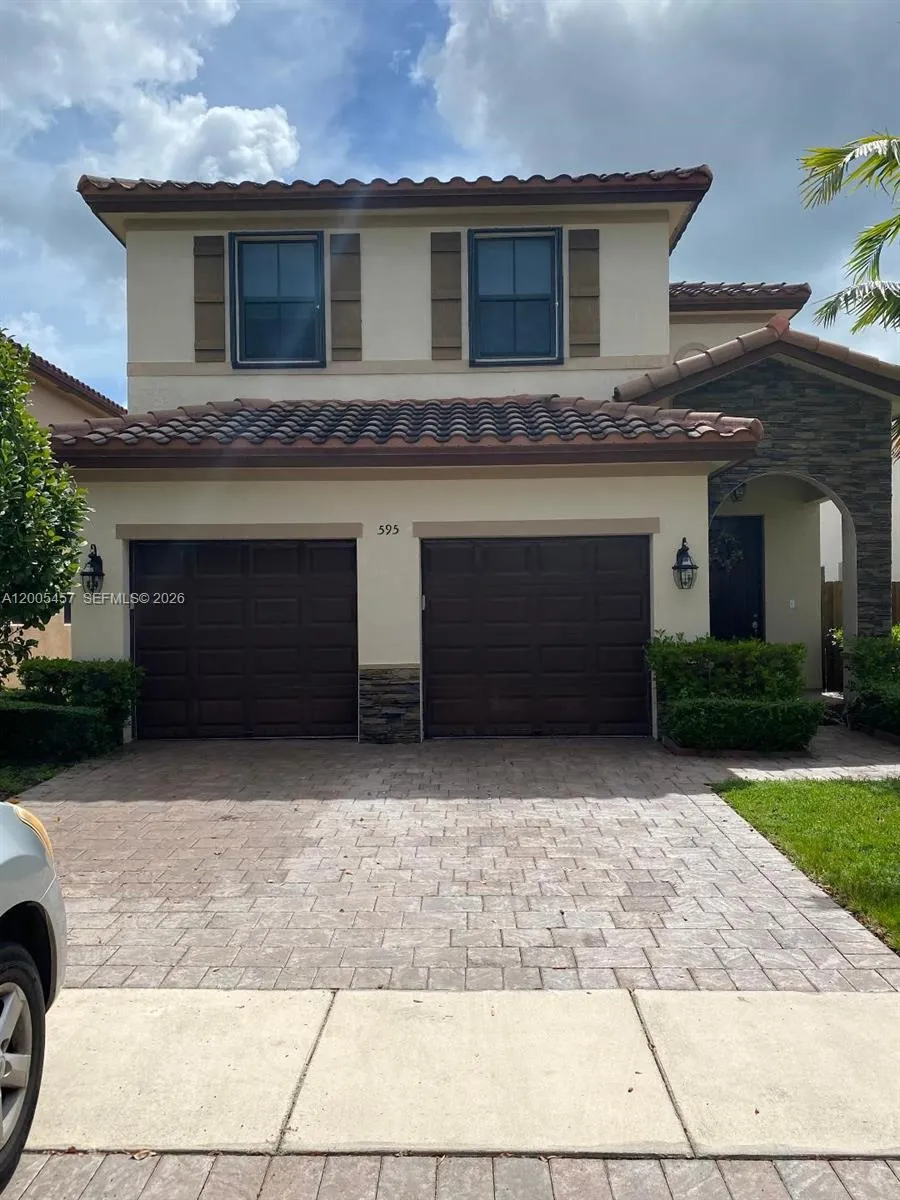 5 bedroom 3 bath for sale at 595 SE 33rd Ter, Homestead FL 33033