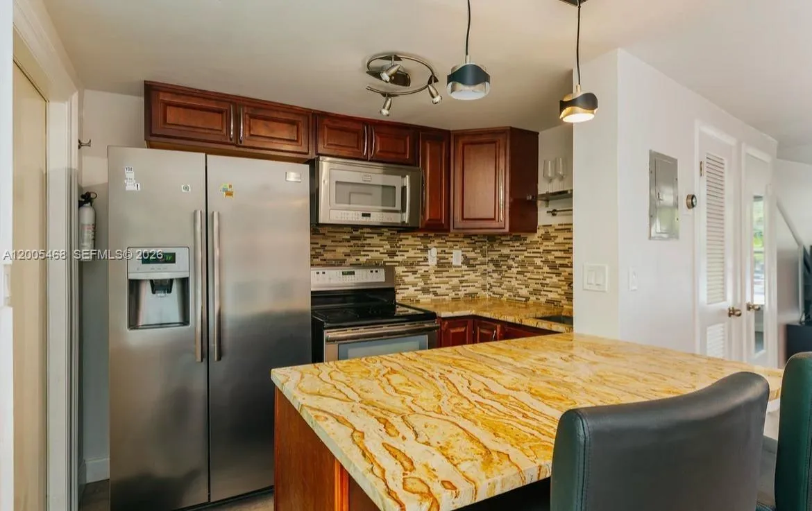 6865 Bay Dr # 7, Miami Beach FL 33141