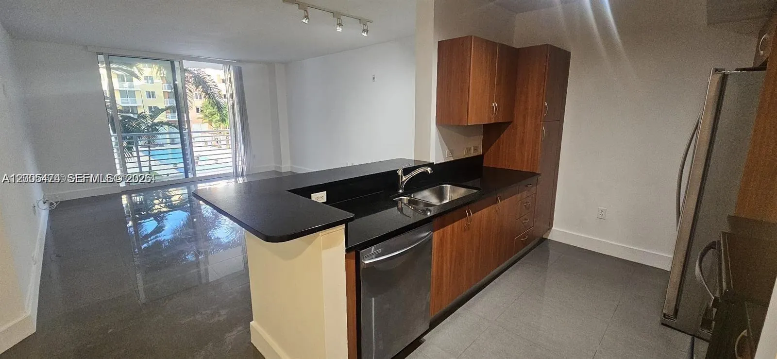 2775 NE 187th St # 221, Aventura FL 33180