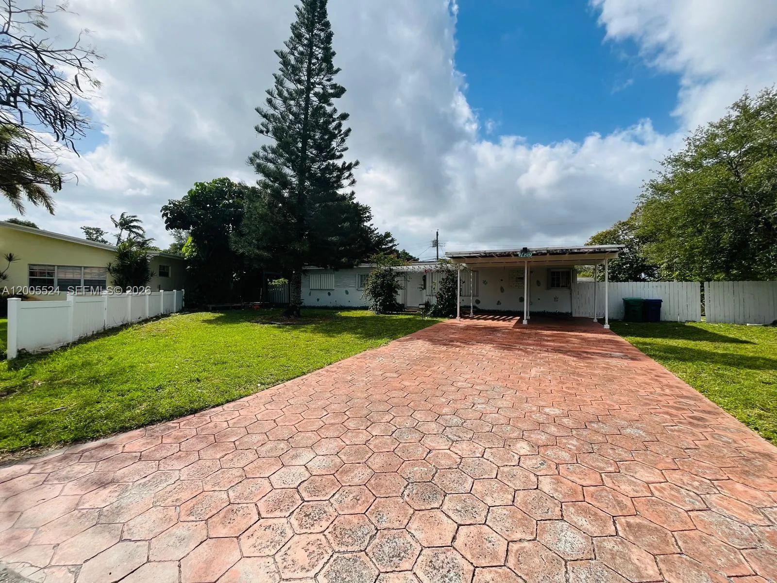 1420 NE 203rd St # 1420, Miami FL 33179