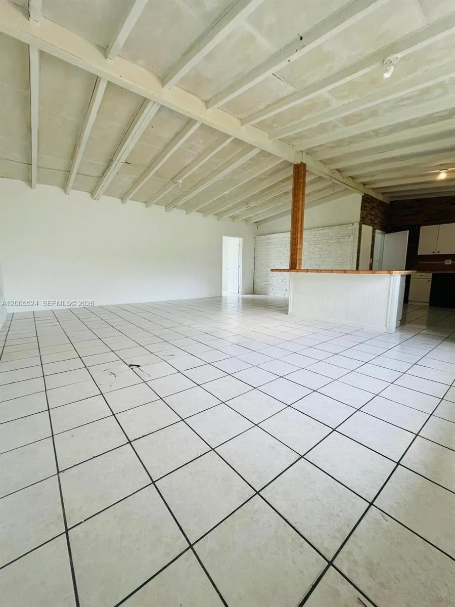 1420 NE 203rd St # 1420, Miami FL 33179