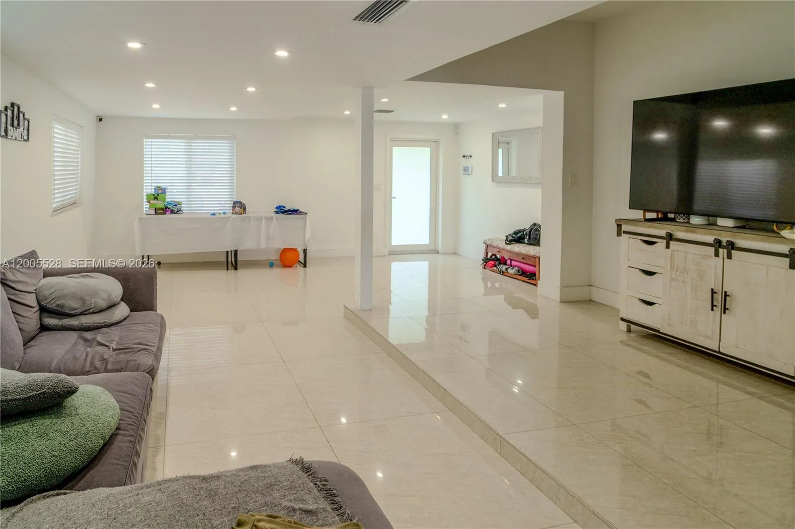 2148 NE 181st St, North Miami Beach FL 33162