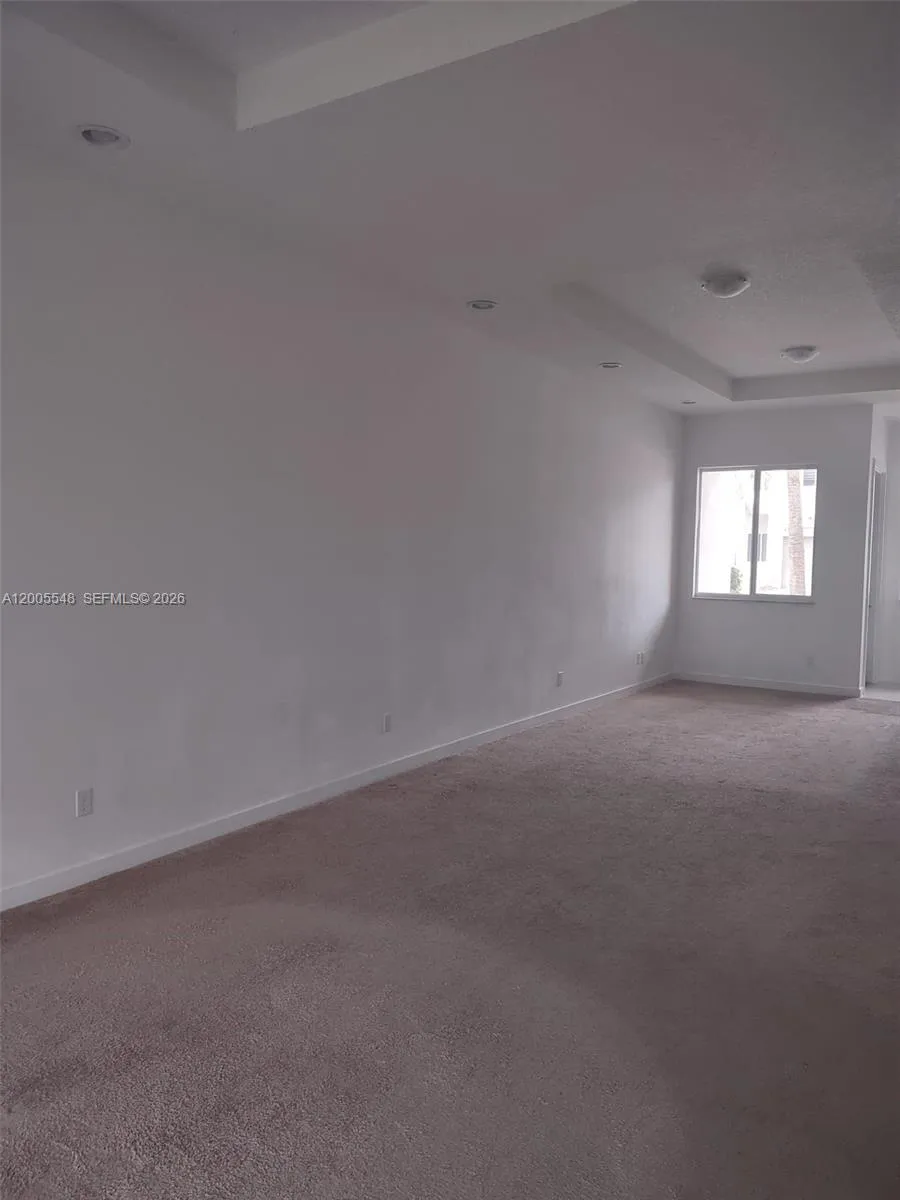 640 Pioneer Way # 640, Royal Palm Beach FL 33411