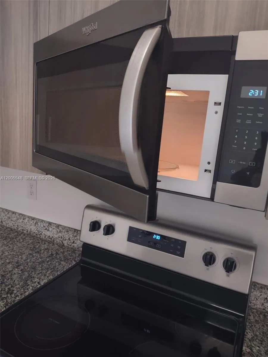 640 Pioneer Way # 640, Royal Palm Beach FL 33411