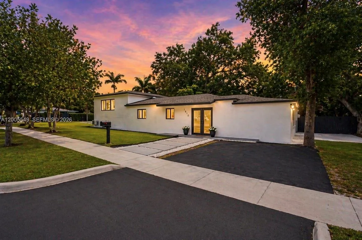 1810 NE 161st St, North Miami Beach FL 33162