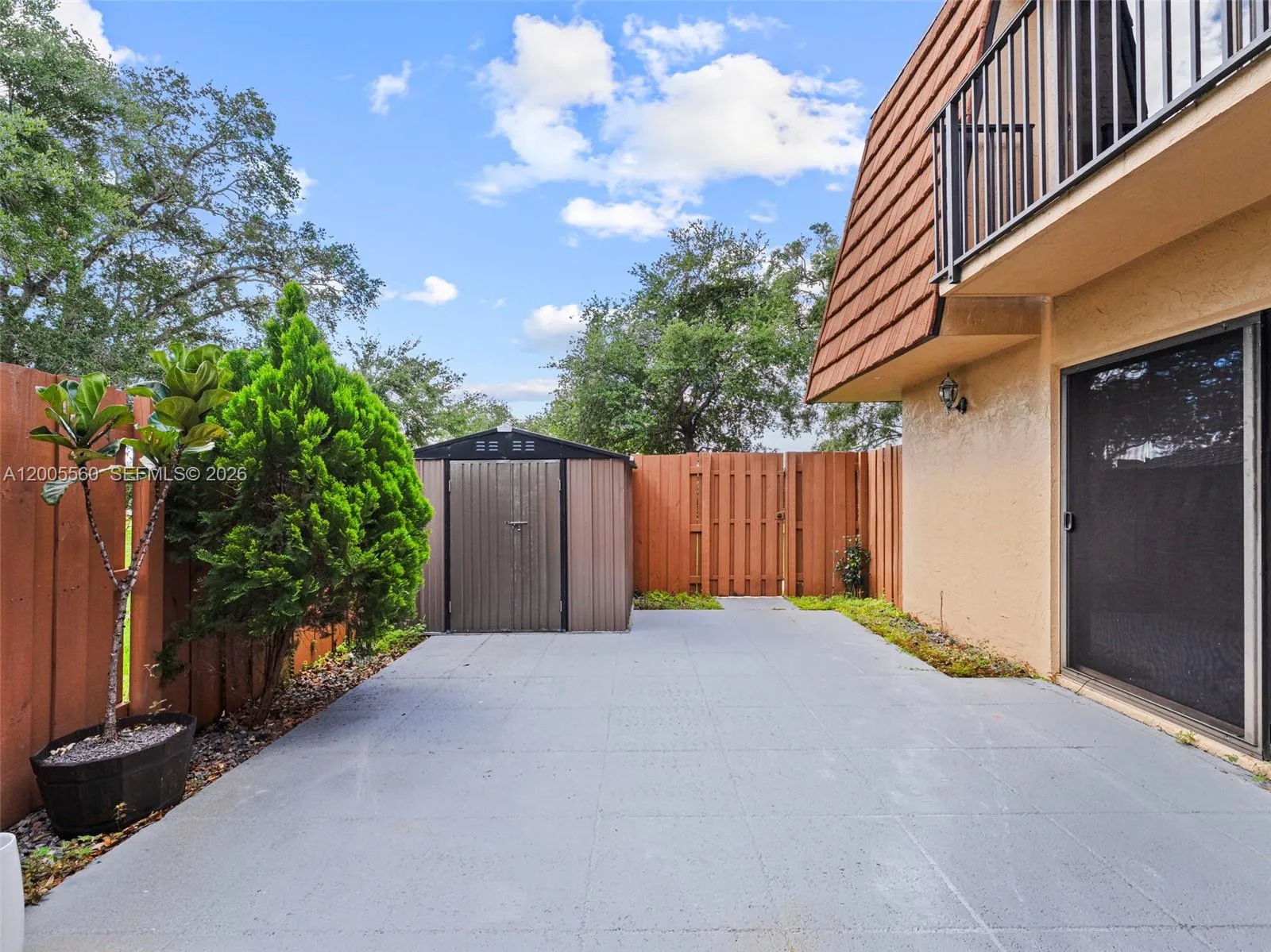 2532 Camelot Ct, Cooper City FL 33026