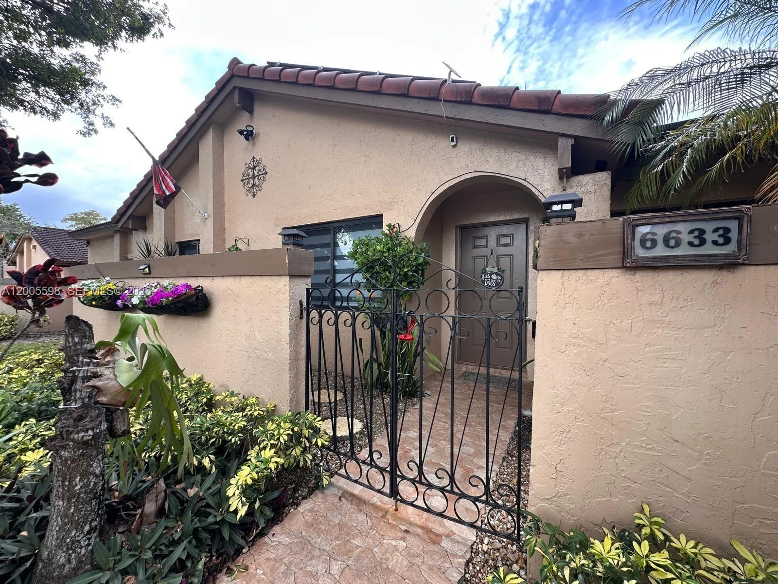 6633 NW 178th Ter, Hialeah FL 33015