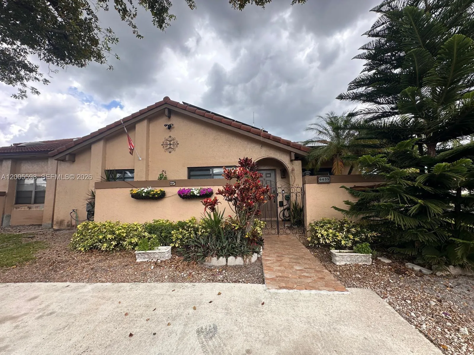 6633 NW 178th Ter, Hialeah FL 33015