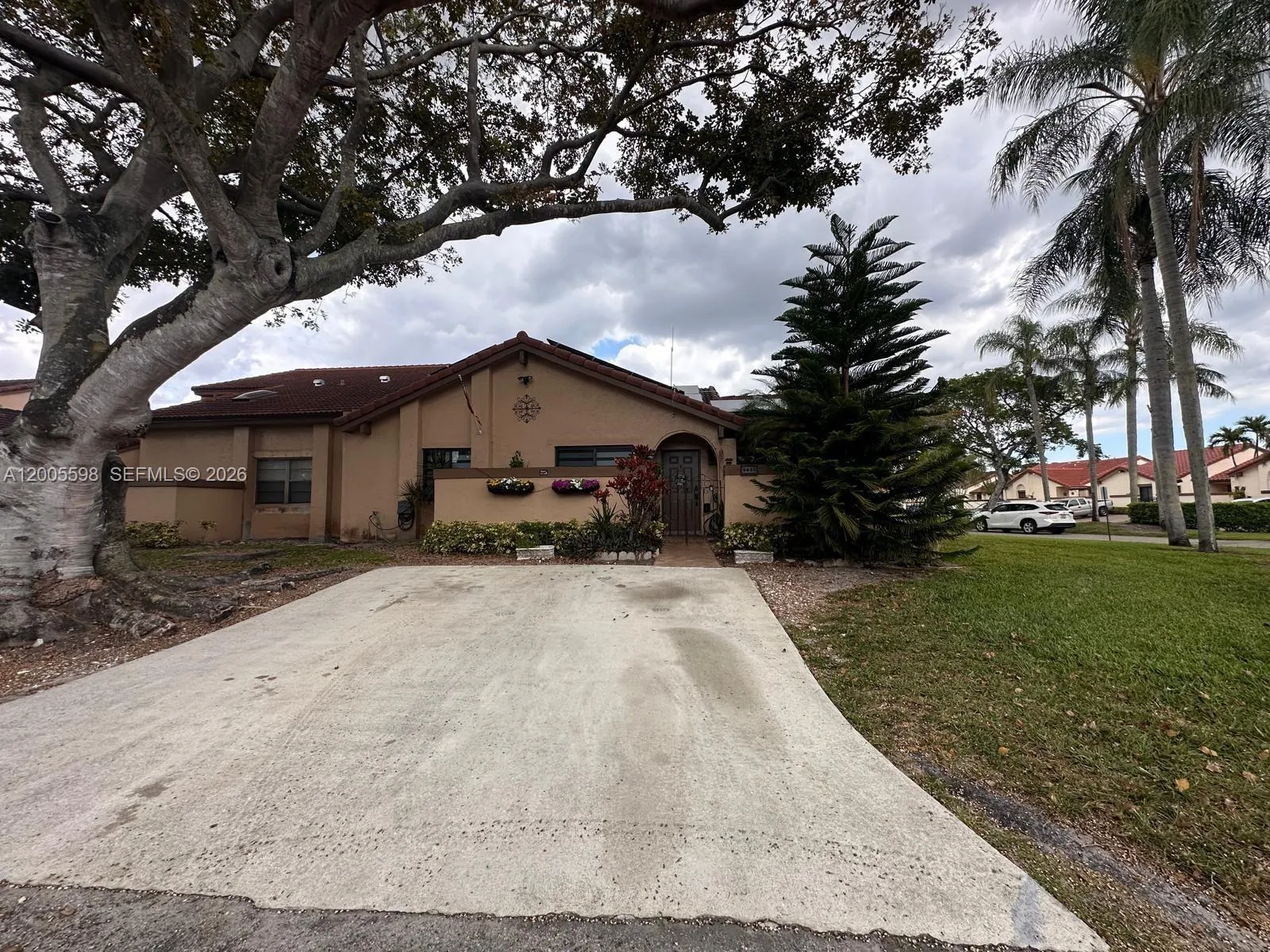 6633 NW 178th Ter, Hialeah FL 33015