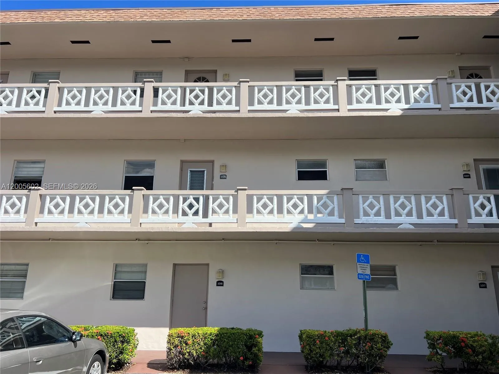 5181 W Oakland Park Blvd # 206, Lauderdale Lakes FL 33313