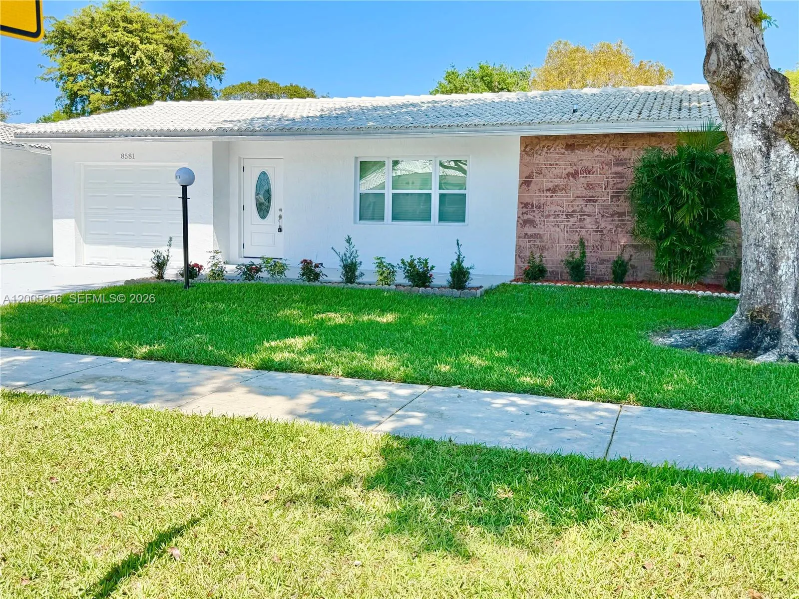 8581 NW 17th St, Plantation FL 33322