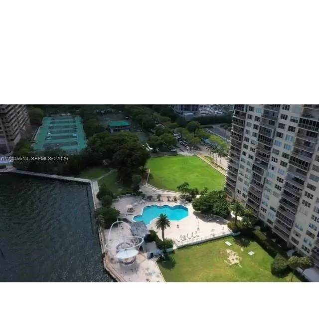 11111 biscayne blvd # 1815, Miami FL 33181