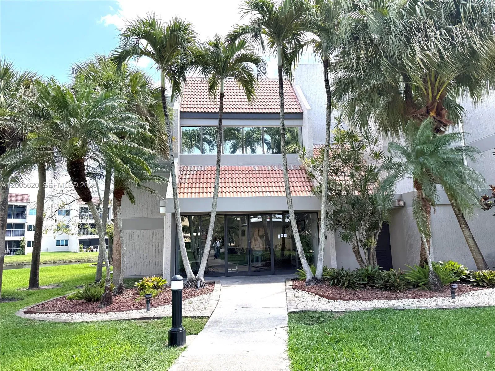230 Lakeview Dr # 307, Weston FL 33326
