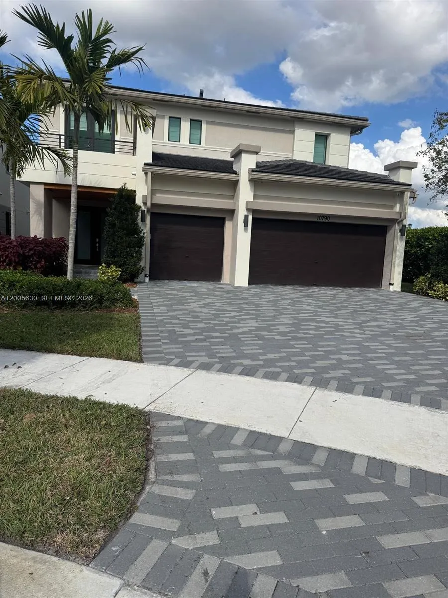 4 bedroom 4 bath for sale at 10790 Aqua Ct, Parkland FL 33076