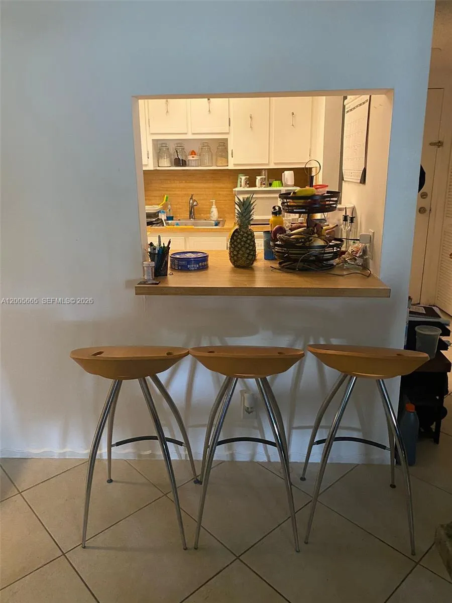 220 Lakeview Dr # 203, Weston FL 33326