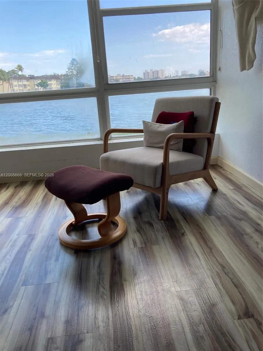 18901 NE 14th Ave # 101, Miami FL 33179