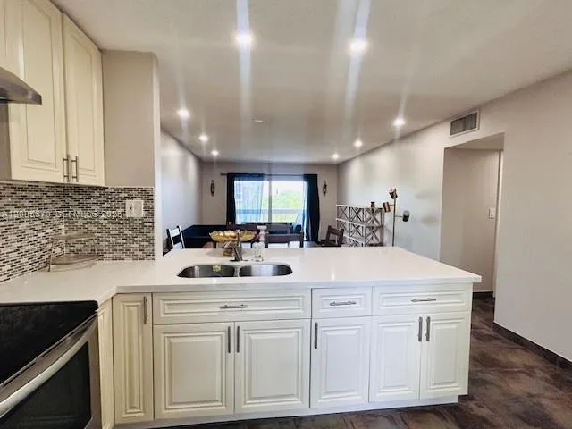 7740 Camino Real # G404, Miami FL 33143