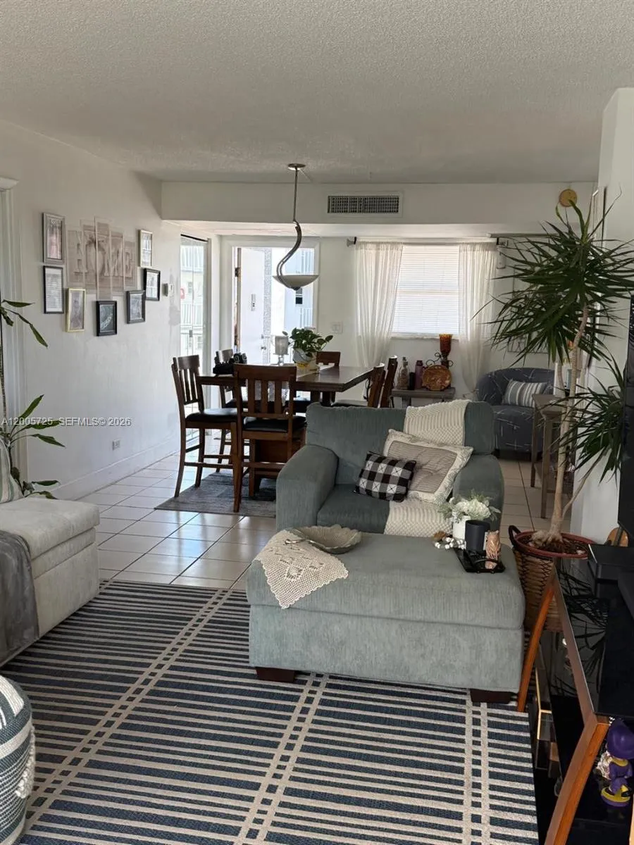 447 NE 195th St # 310, Miami FL 33179