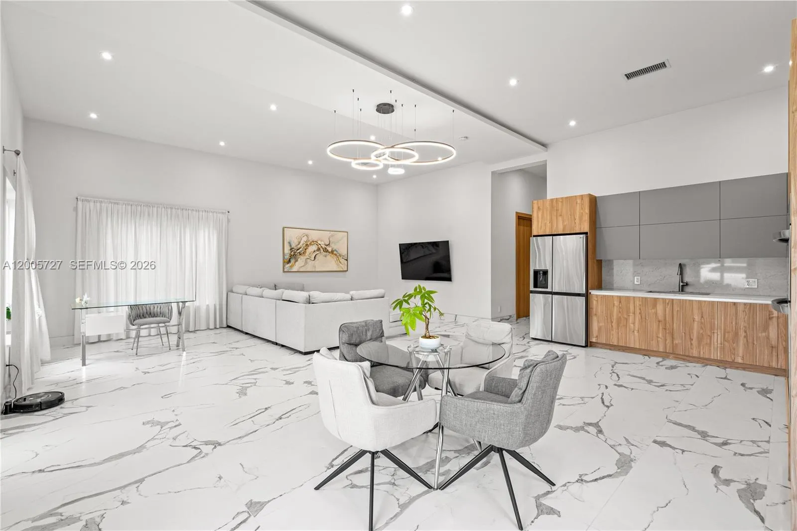 635 SW 9th St, Hallandale Beach FL 33009