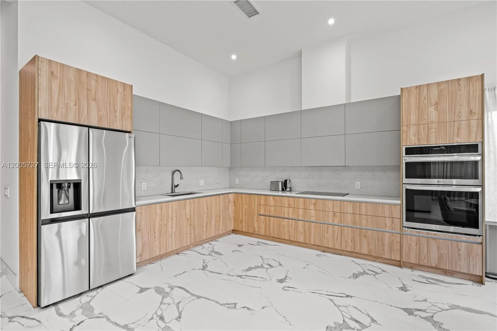 635 SW 9th St, Hallandale Beach FL 33009