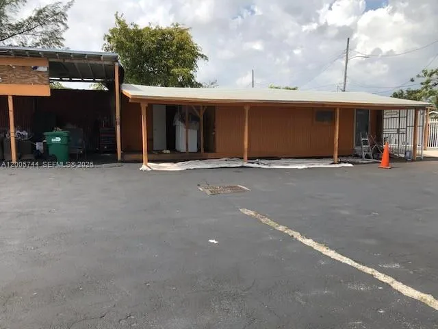 5960 NW 27th Ave, Miami FL 33142