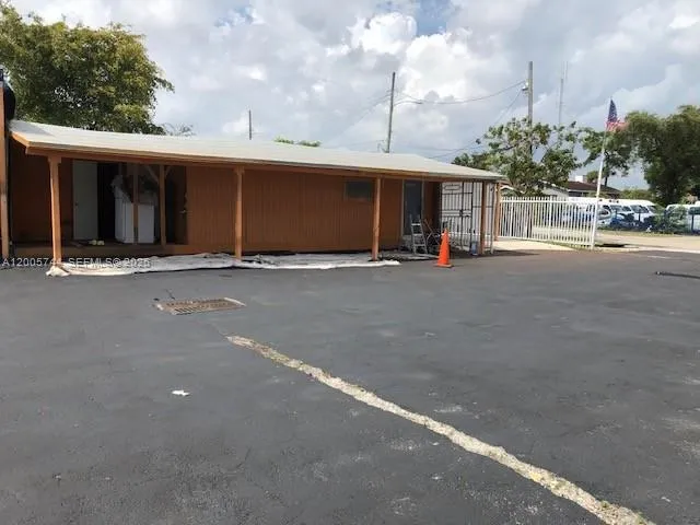 5960 NW 27th Ave, Miami FL 33142