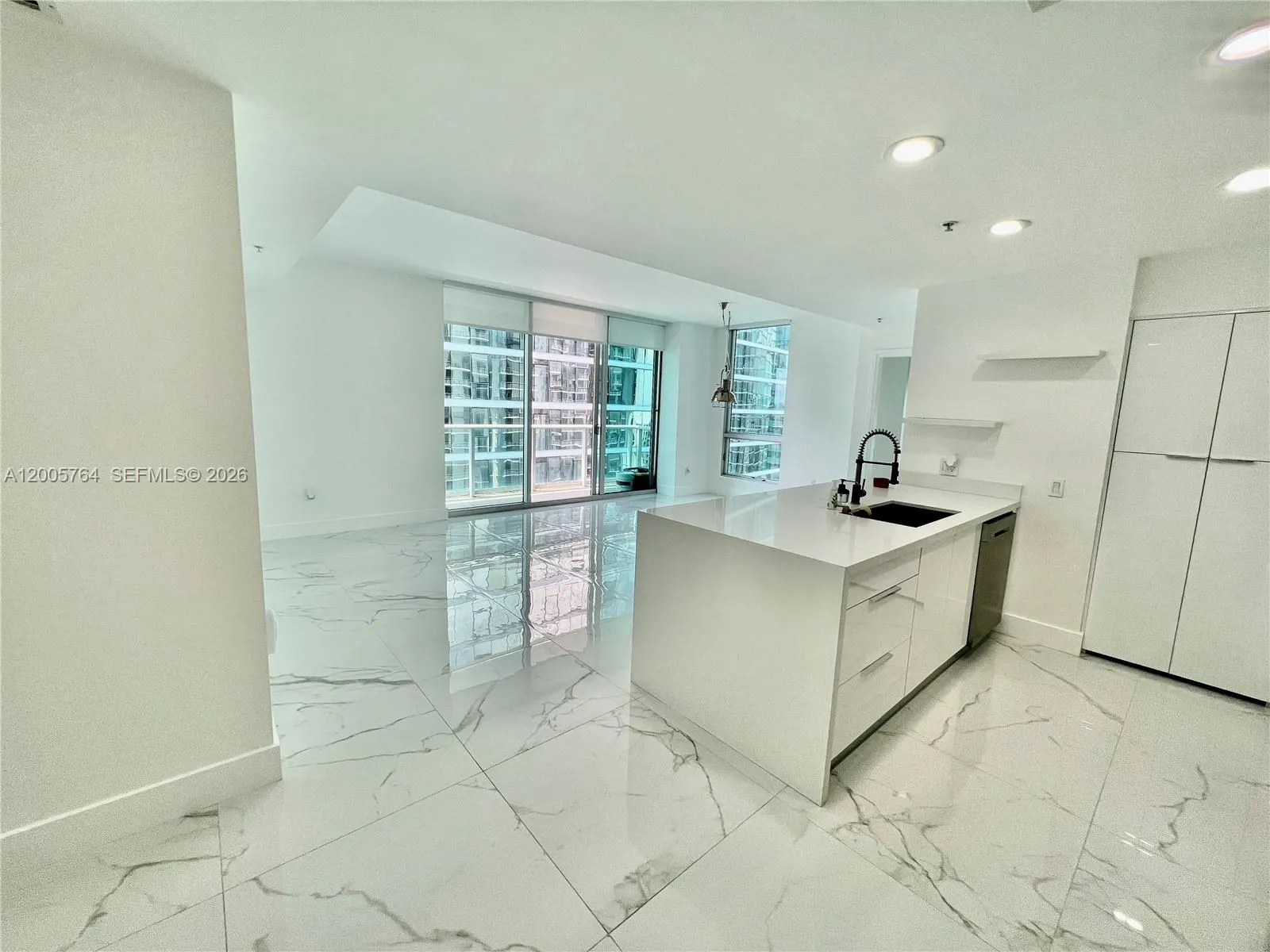 300 S Biscayne Blvd # 3502, Miami FL 33131