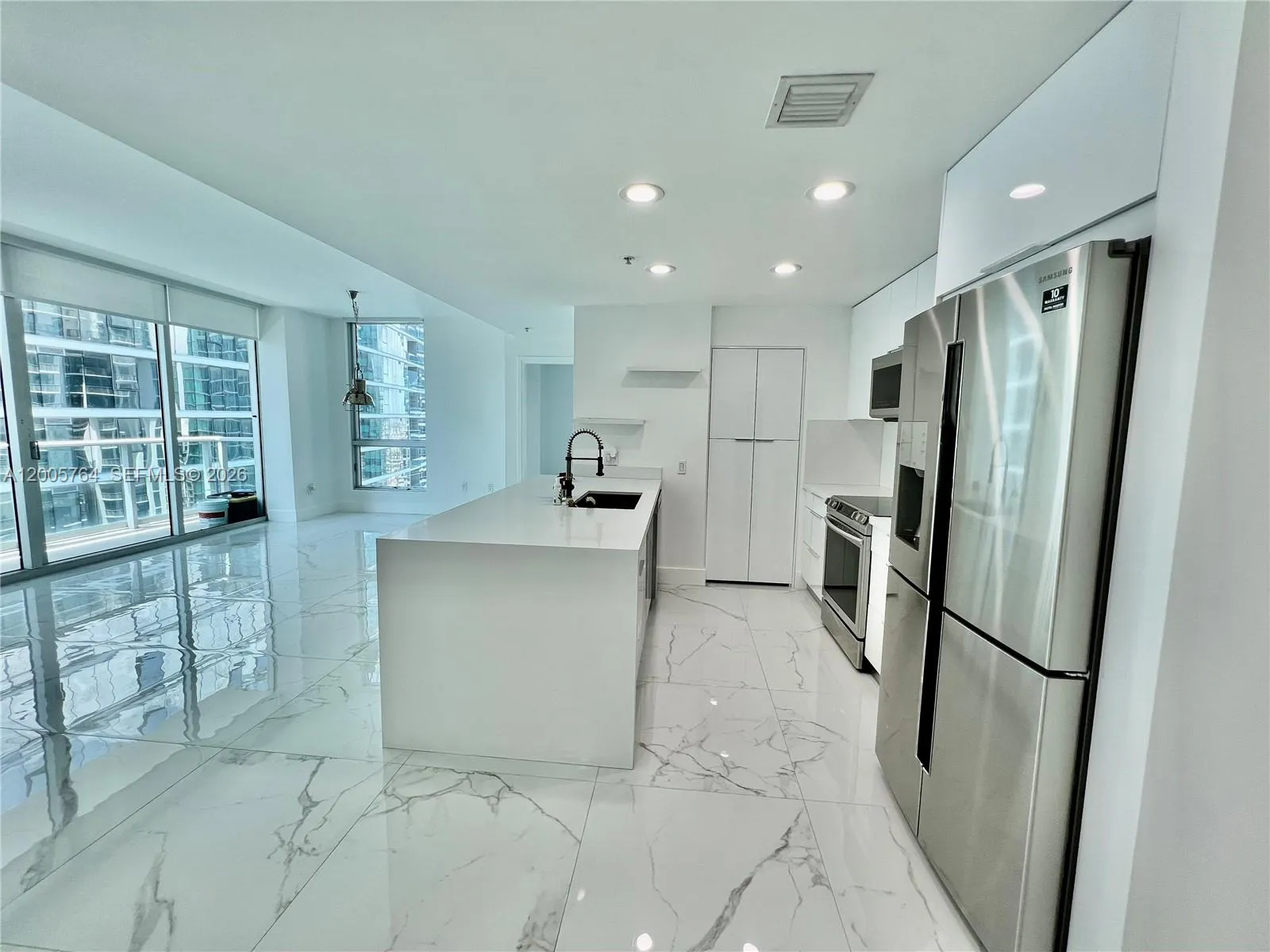 300 S Biscayne Blvd # 3502, Miami FL 33131