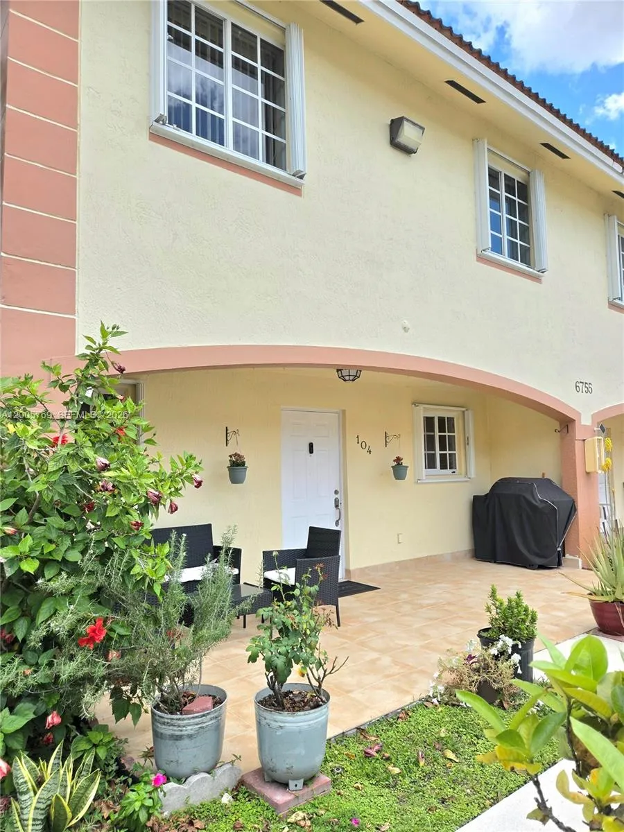 6755 NW 182nd St # 104, Hialeah FL 33015
