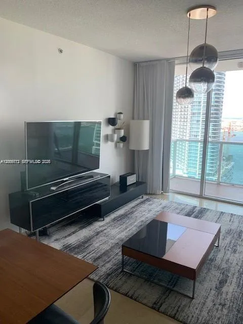 31 SE 5th St # 3512, Miami FL 33131