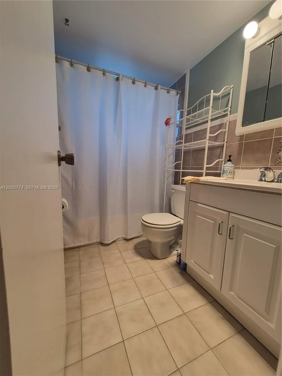 415 NE 2nd St # 202, Hallandale Beach FL 33009