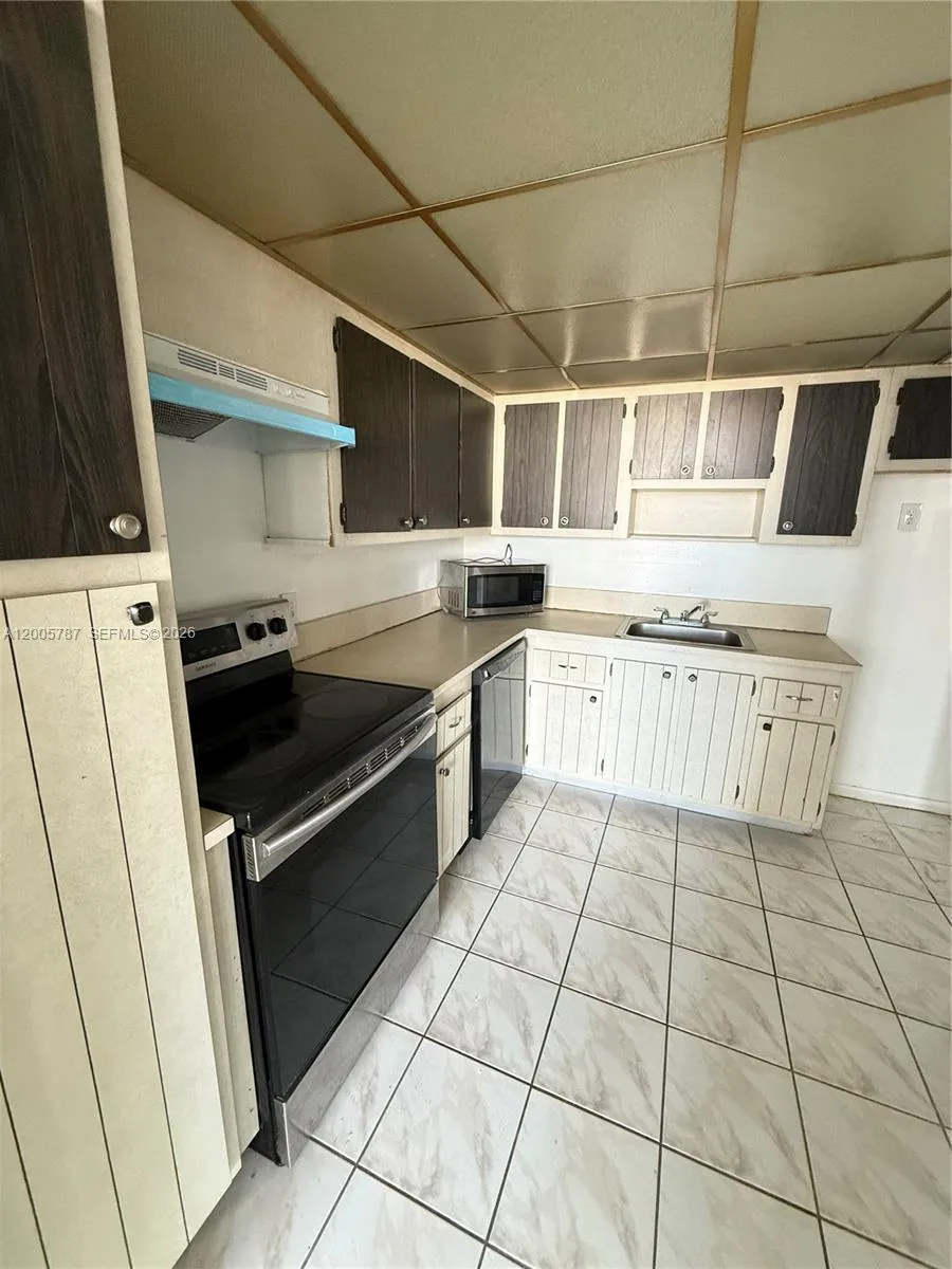 2025 NE 164th St # 1007, North Miami Beach FL 33162