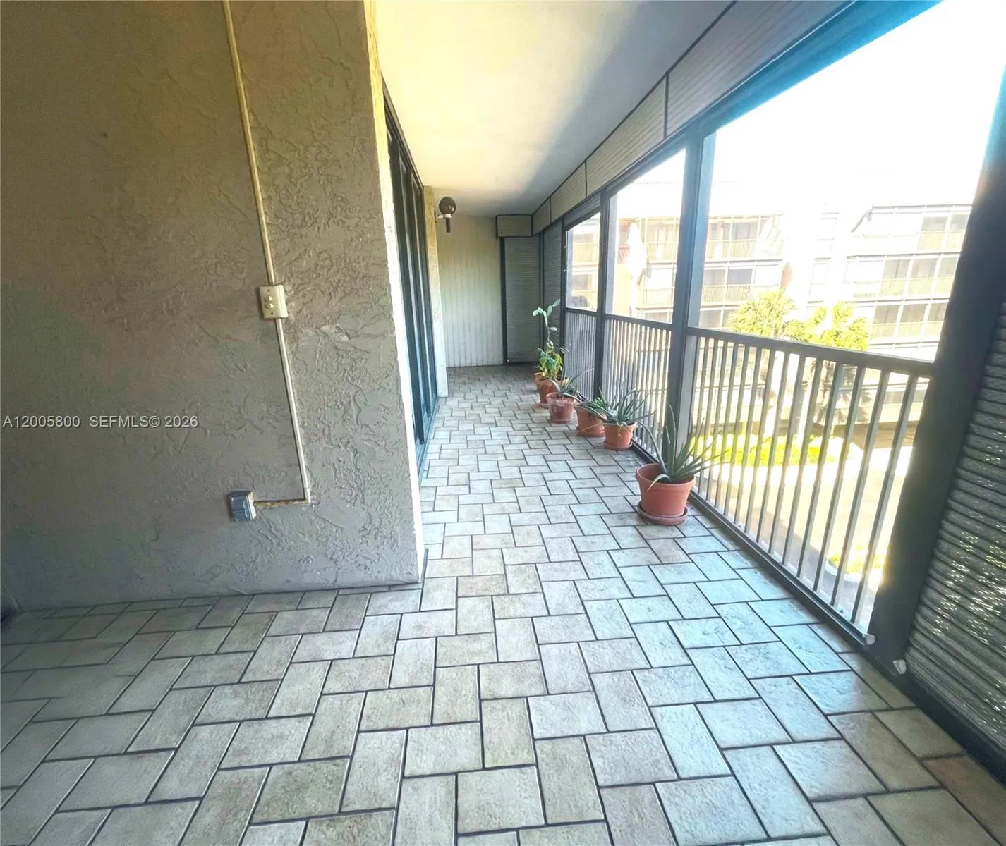 2802 N 46  ave # 520B, Hollywood FL 33021