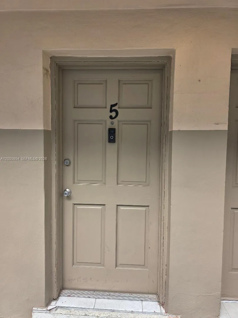 320 W 20th St # 5, Hialeah FL 33010